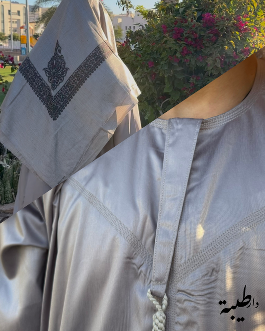 Qamis Sultan – Sobriété & Prestance