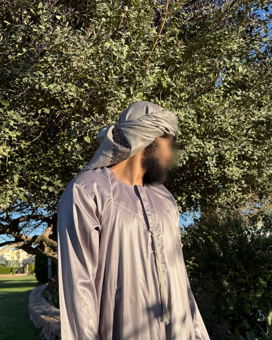 Qamis Sultan – Sobriété & Prestance